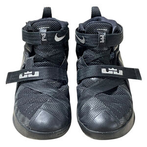 Nike LeBron Soldier Kids 7Y Basketball Shoe Black Adjustable High Top 776471-001